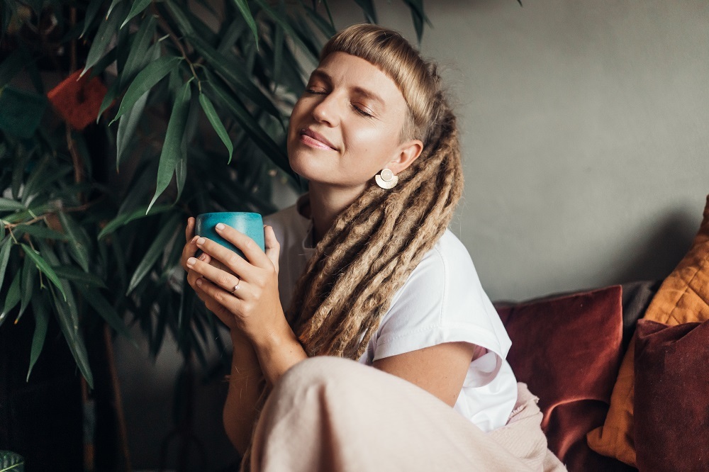 Když na sebe přestaneme zbytečně tlačit, průběh PMS i menstruace bude mnohem příjemnější. Zdroj foto: Se svolením Susy Nana e15a5444