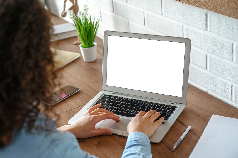 Data jsou nehmotná, proto často na jejich úklid zapomínáme. (zdroj: Shutterstock) shutterstock 1685909200 1