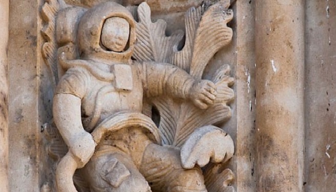 Reliéf katedrály ve španělské Salamance, vybudované v letech 1513-1733. (zdroj: iStock) astronaut