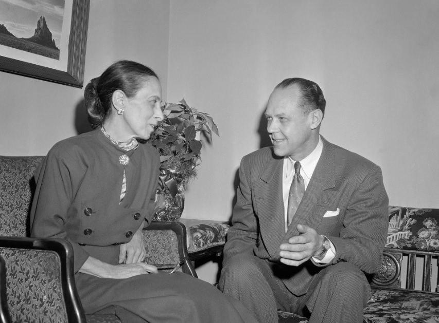 Dorothy Martin se svým nejvěrnějším následovníkem Charlesem A. Loughheadem. (zdroj: Profimedia) dorothy