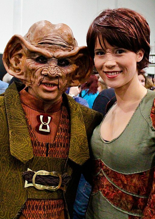 Ferengský muž a bajoranská žena. (zdroj: Wikimedia Commons) ferengi bajoran