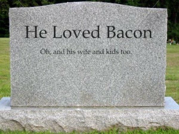 Miloval slaninu. Jo, a taky ženu a děti. (zdroj: Reddit) funny tombstone he loved bacon