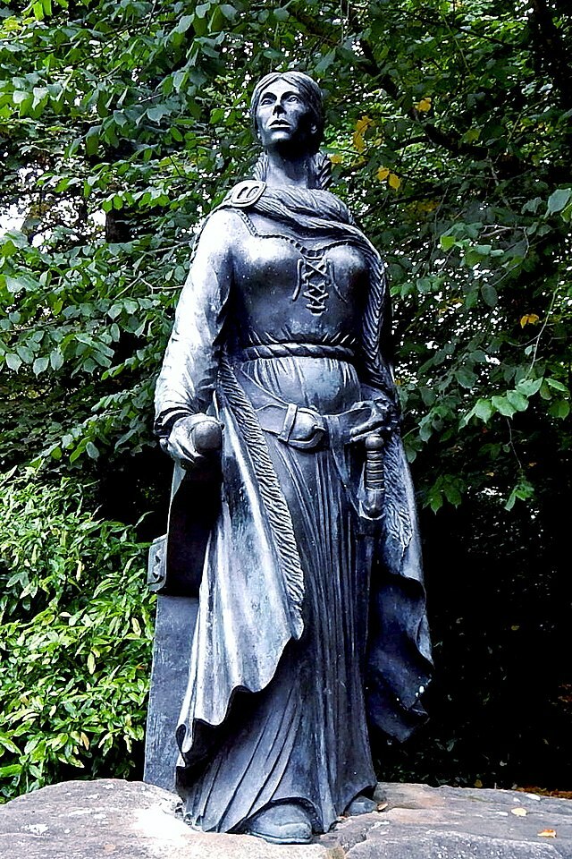 Gráinne Ní Mháille. (zdroj: Wikimedia Commons) grainne mhaol ni mhaille statue