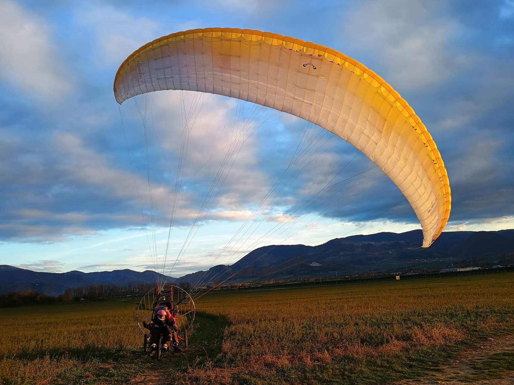 Svoboda je nosným tématem Stefanova života. Na zemi, ve vzduchu i ve vlastní duši. (zdroj: se svolením Stefana Shamilyana) img 20241028 wa0039