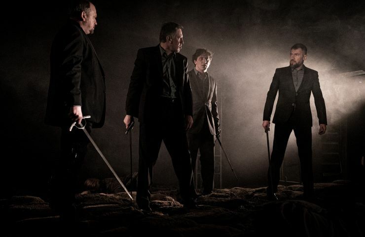 Jako Macduff v inscenaci Macbeth v Činoherním klubu jako macduff v inscenaci macbeth v cinohernim klubu