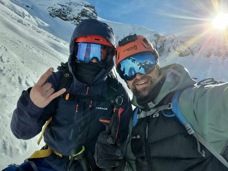 Můžete buď celý život zapomínat na peklo masové turistiky, nebo celý život vzpomínat, jak jste se v bouřce drželi za ruce. m 20240204 123113 remastered 1