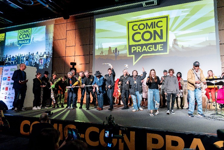 ComicCon 2023 zahájili jeho hlavní hrdinové symbolickým přestřižením pásky. (zdroj: ComicCon Prague) m 2 comiccon zs
