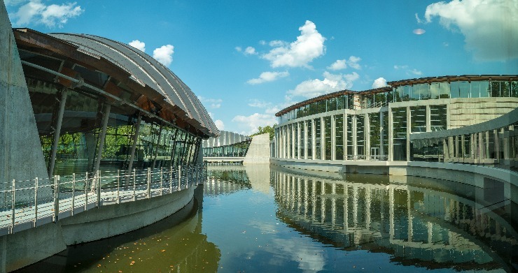 Crystal Bridges Museum. (zdroj: Shutterstock) m shutterstock 1396956440