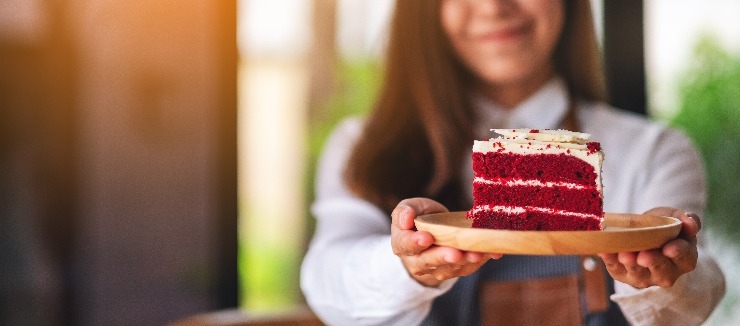 Red Velvet dortík. Jen se zakousnout. m shutterstock 1916507024