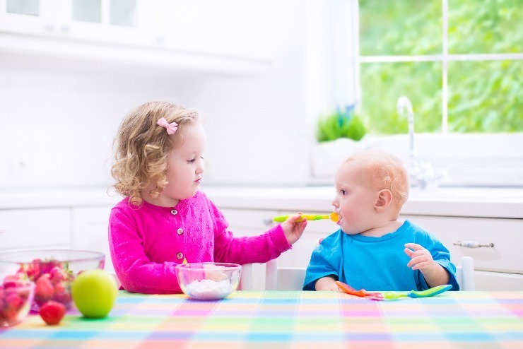Budovat vztah mezi sourozenci se vyplatí už před příchodem miminka. (zdroj: Shutterstock) m shutterstock 211846597