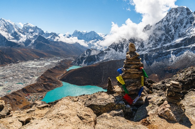 Jezero Gokyo, národní park Sagarmatha. (zdroj: Shutterstock) m shutterstock 2423457007