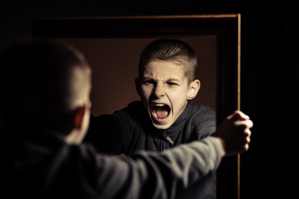 Nadměrná kritika rodičů může vyústit až v agresi: vůči sobě a později ostatním. (zdroj: Shutterstock) m shutterstock 369854870
