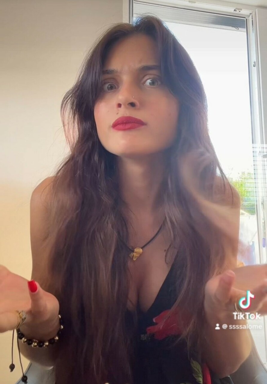 „Girl code" varuje ostatní ženy, aby se nepřibližovaly k zadanému muži. olas3