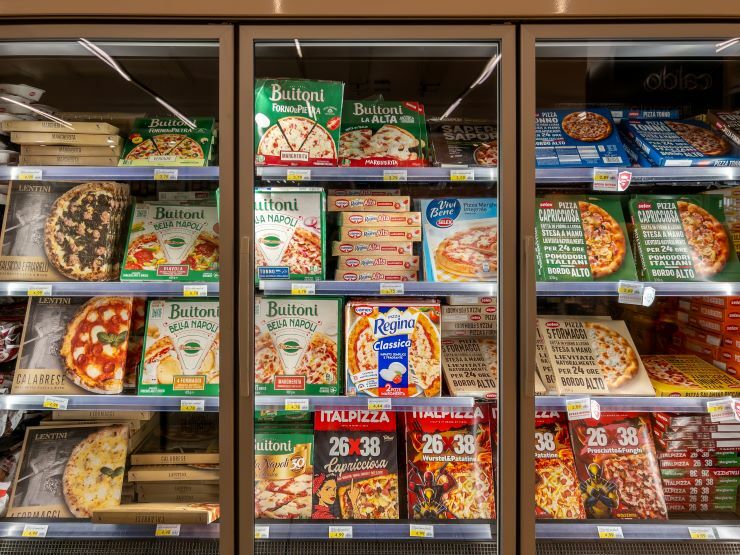 Dát si práci s přípravou jídla se vyplácí. Za rychlé zasycení později zaplatíte. (foto: Shutterstock) shutterstock 2512776171