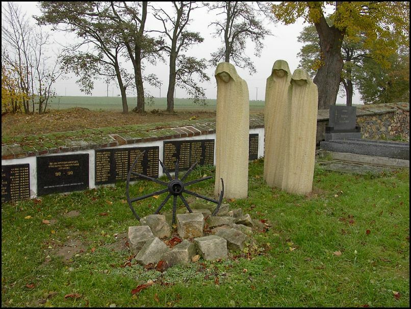 Památník obětem romského holocaustu v Letech u Písku. Zdroj: Muzeum romské kultury lety u pisku