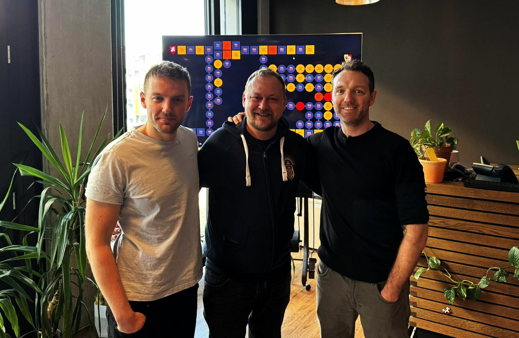 Richard Malatinský (uprostřed) s hlavními hrdiny Kingdom Come: Deliverance 2: vlevo Luke Dale (Jan Ptáček), vpravo Tom McKay (Jindřich ze Skalice) luke richard tom