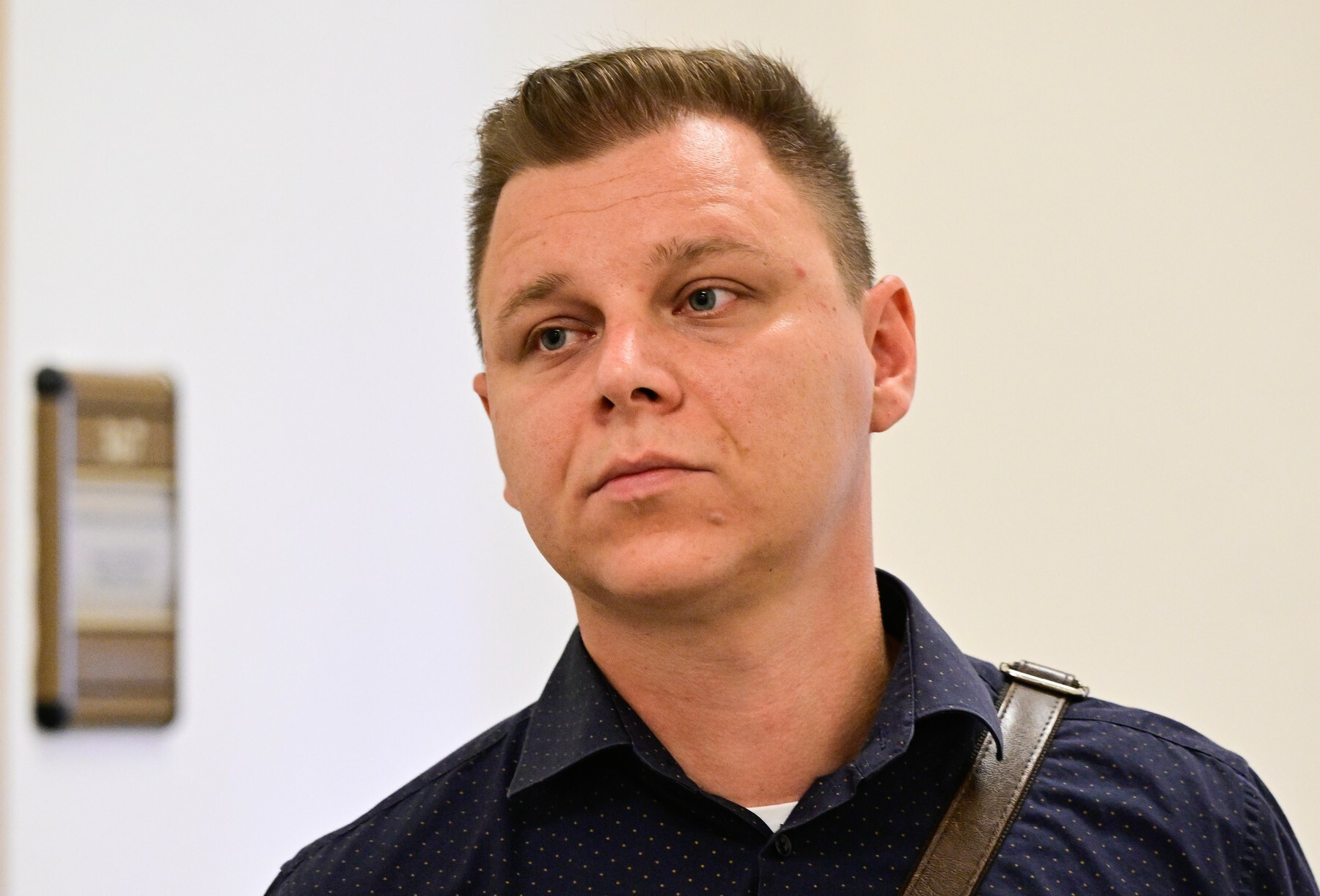 Pavel Buršík ze spolku obránců zvířat OBRAZ u Městského soudu v Praze 18.8.2025 (foto: Profimedia) profimedia 1030093902