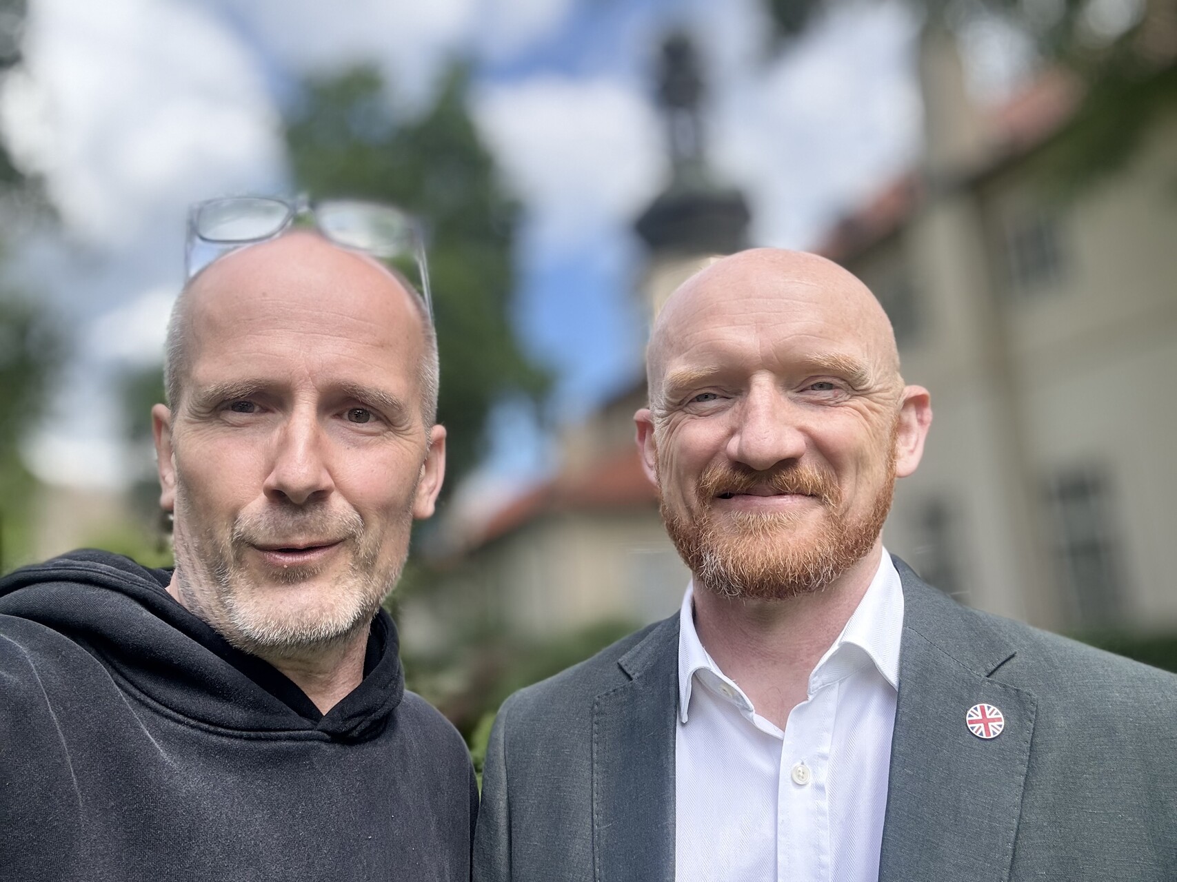 Co mají společného šéfredaktor Flowee a britský velvyslanec? Oba někdy dokážou kvůli fotbalu trpět. img 2857