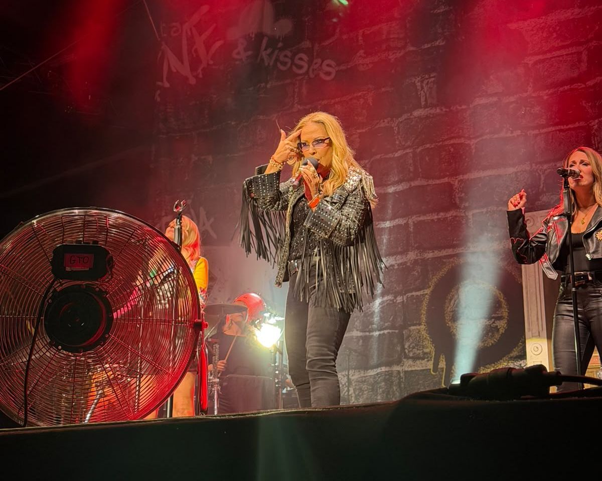 "PLAYCE? Place! Palace!" obdivovala nový koncept megastar Anastacia playce flowee anastacia2