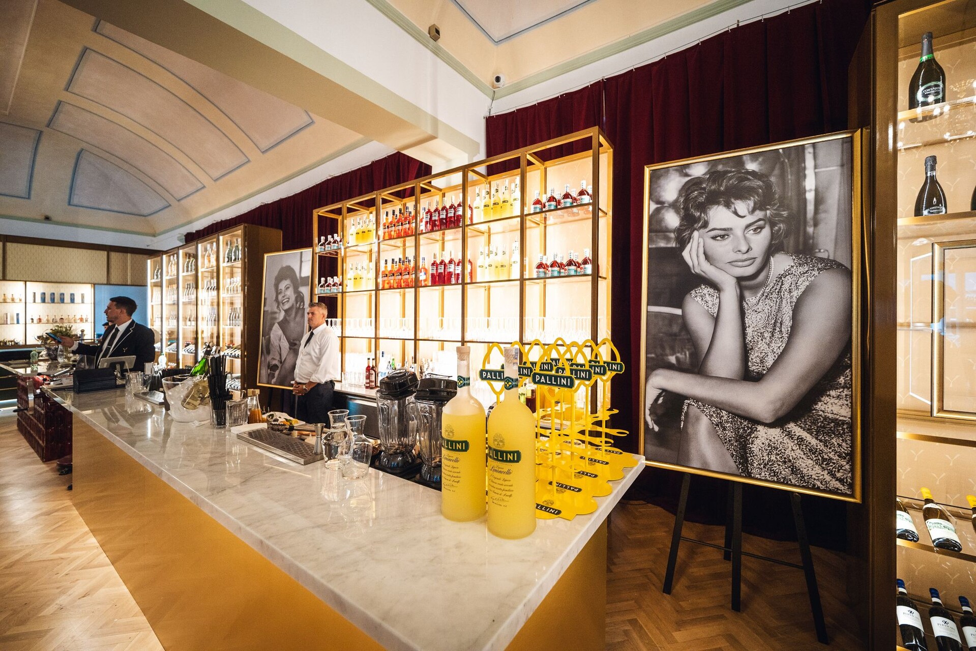 Sophia Loren restaurant playce flowee sophia loren2