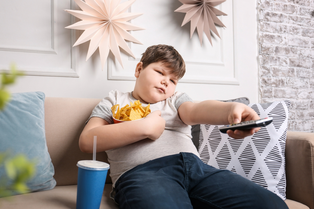 Dětská obezita je v Česku vážný problém. Špatné stravovací návyky se předávají z generace na generaci. (zdroj: Chromozoom) detska obezita 4 shutterstockjpg