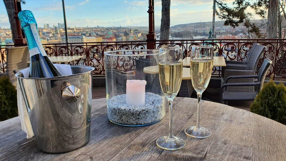 Návštěva luxusní restaurace není nesplnitelným snem. (zdroj: Esennce) flowee.cz 02 esennce.cz