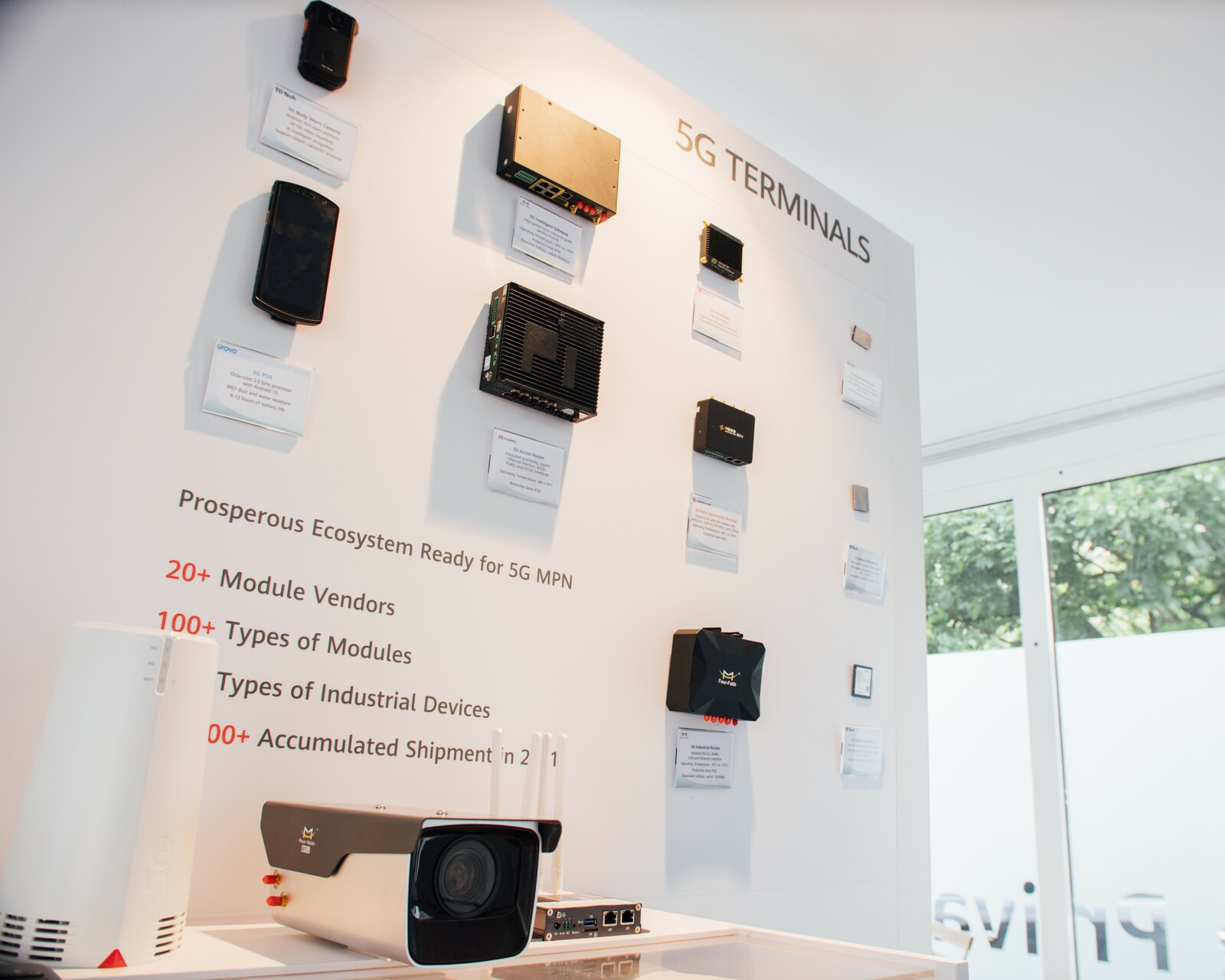 Prezentace uvnitř interaktivního kamionu společnosti Huawei. (zdroj: Huawei) foto 4