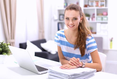 Práce učí mladistvé k zodpovědnosti a lepšímu nakládání s časem. shutterstock 268598777