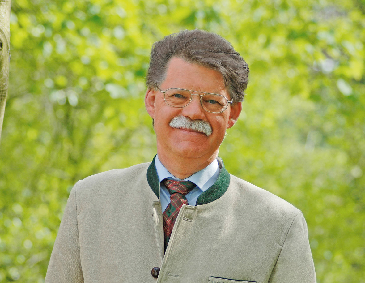 Dr. h. c. Peter Jentschura je vyučeným drogistou, přírodovědcem, průmyslovým obchodníkem a autorem knih se zdravotní tématikou. dr peter jentschura