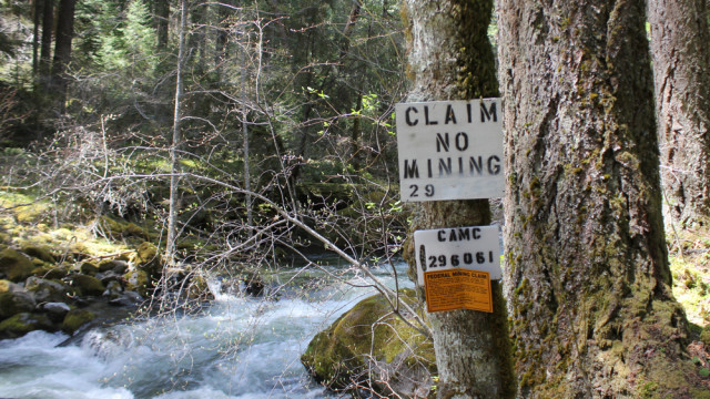 Na některých místech je zlatokopům vstup zakázán. Často se ale porušuje. applegate mining claim web