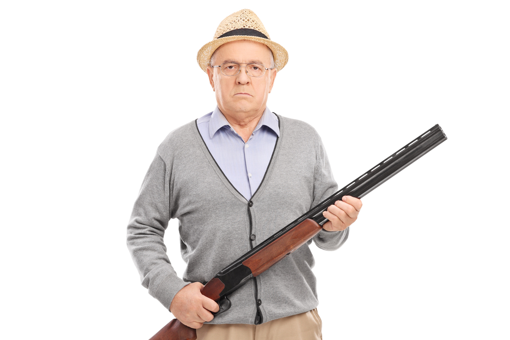 Naše města, případně i vesnice je potřeba bránit se zbraní v ruce. Zvlášť v turistické sezoně. shutterstock 303367949