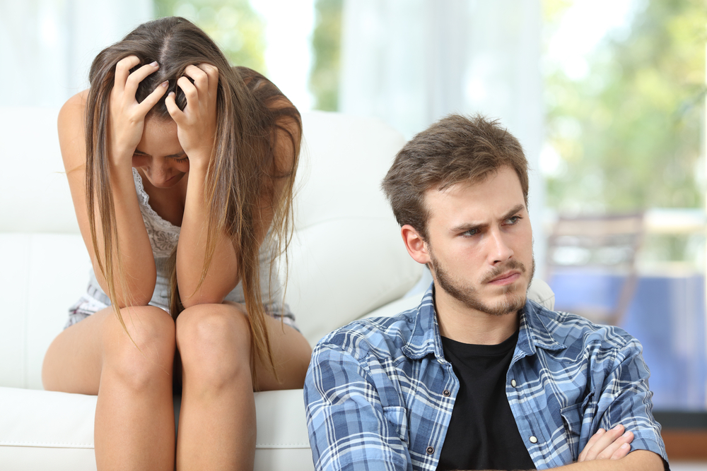 Nejhorší ve vztahu je, pokud vaše "drahá" polovička přestane komunikovat úplně. Takový vztah nemá řešení. shutterstock 323647400