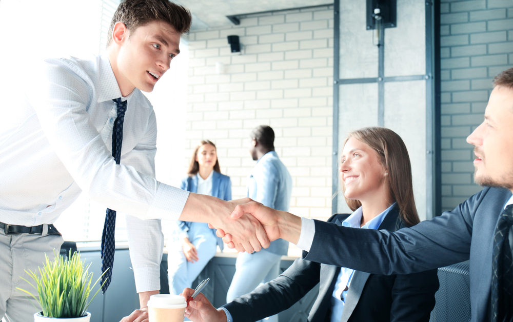 Zkuste pohovořit s každým, koho na cestě potkáte. Někteří na první pohled nesympatičtí lidé dokážou příjemně překvapit. shutterstock 520535830