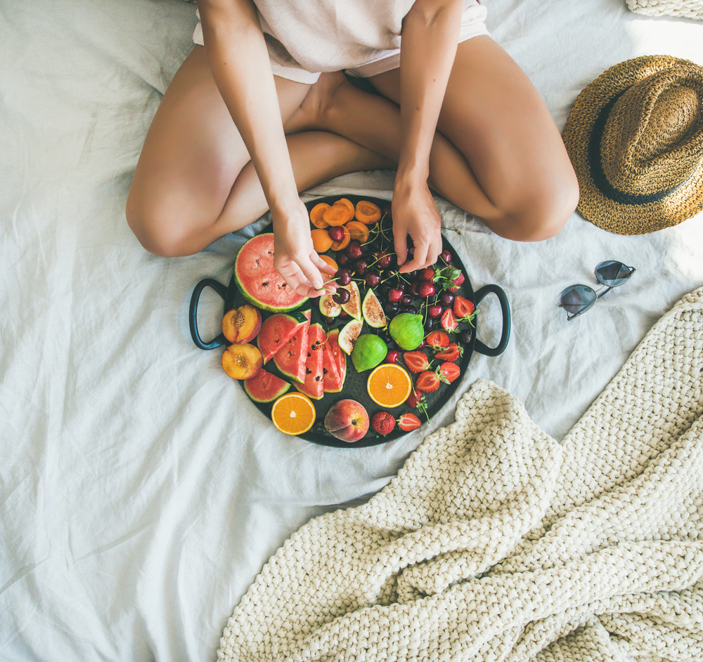 Nejvíc vlákniny je v ovoci, v ořeších či v kukuřici. Popcorn je tedy povolen. shutterstock 678467230