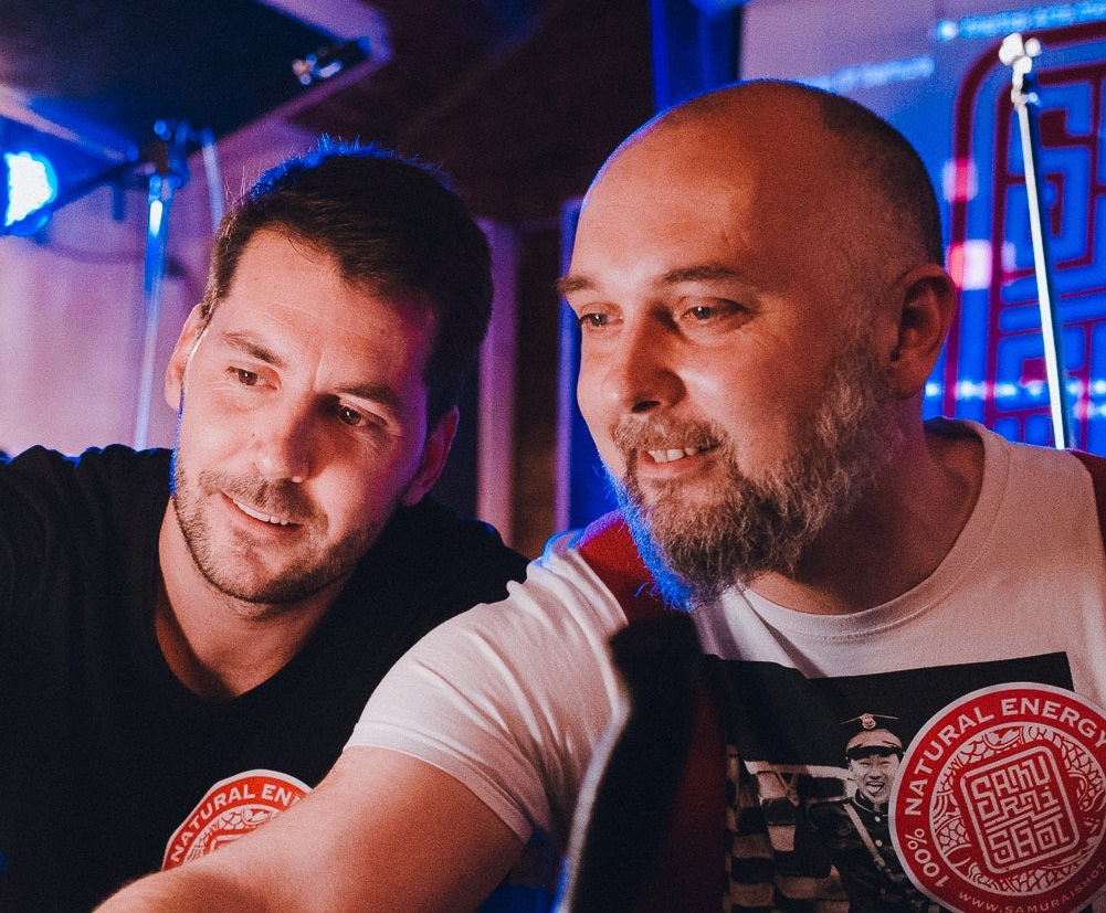 Jaromír Horák se společníkem Martinem Solničkou při křtu Samurai shotu cajomir1