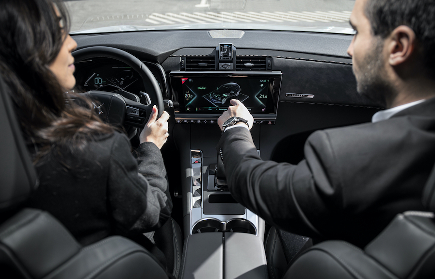 Každý nový vůz značky DS AUTOMOBILES vyjíždí na silnice vybaven celou řadou podpůrných služeb ds 5