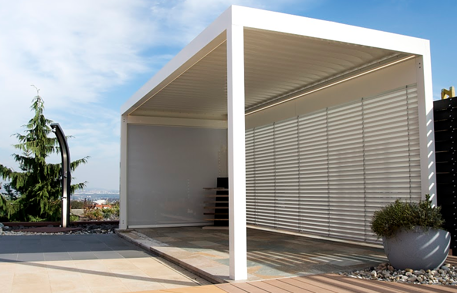 Bioklimatická pergola v netradiční bílé barvě flowee pergoly2