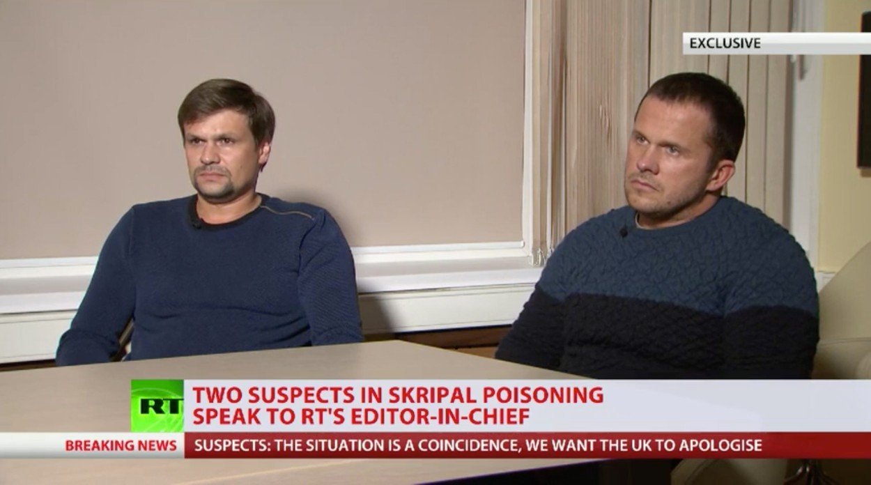 Ruští agenti pro ruskou státní televizi vyprávějí, jak se jeli podívat na katedrálu v Salisbury. Nedošli tam, protože to vypadlo, že začne sněžit profimedia 0386552898