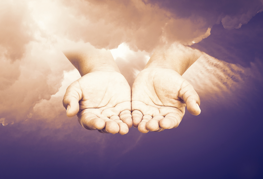 Dobrým andělem se může stát každý z vás. andel shutterstock 327767699