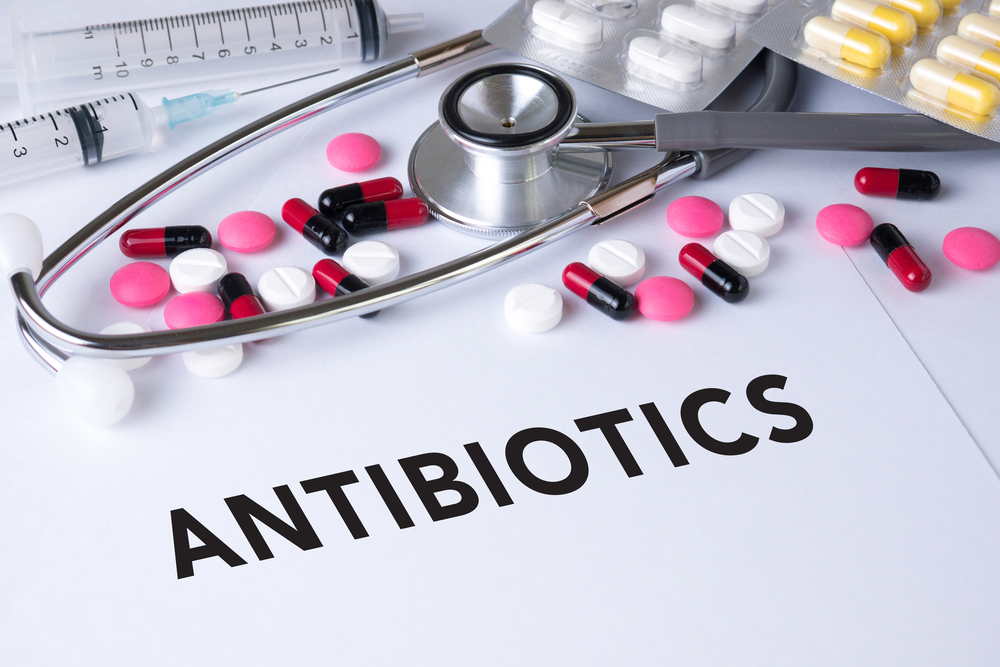 Nejnebezpečnější antibiotikum je chinolon, který zvyšuje riziko potratu až o 172 procent! antibiotika shutterstock 399544510