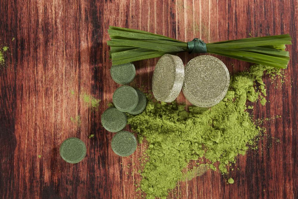 Zelené potraviny pomáhají s odkyselením organismu. chlorella shutterstock 204099157