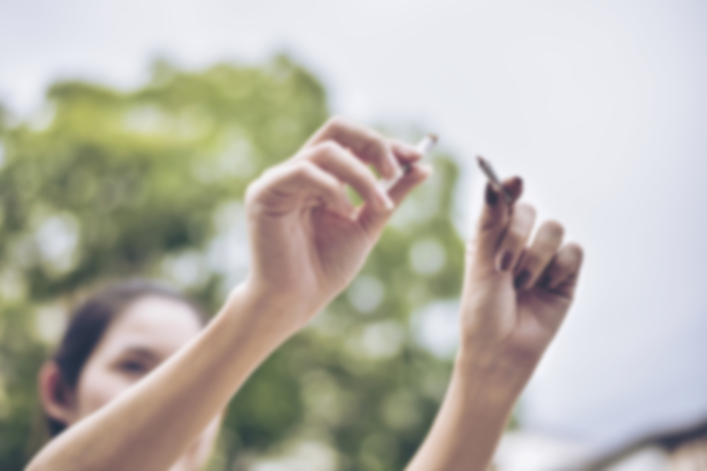Národní linka pro odvykání kouření s číslem 800 350 000 vám pomůže přestat s kouřením. koureni shutterstock 673843237