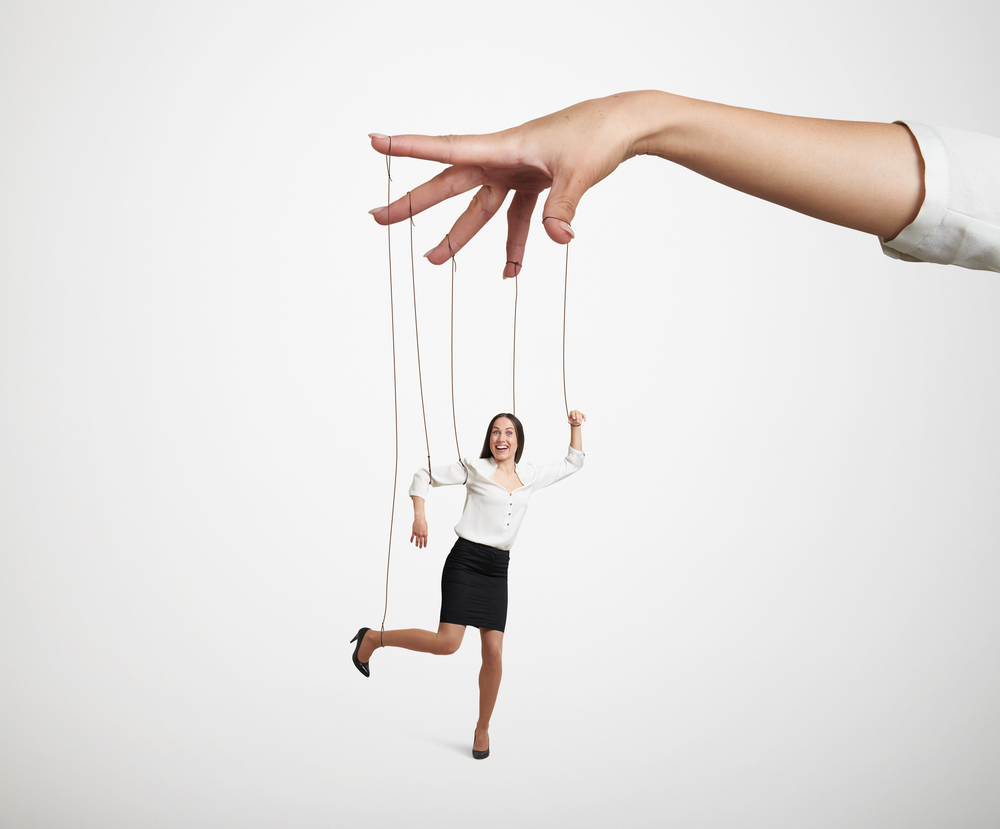 Správně mířenou lichotkou můžeme ovlivnit průběh nejrůznějších situací. manipulace shutterstock 277374296