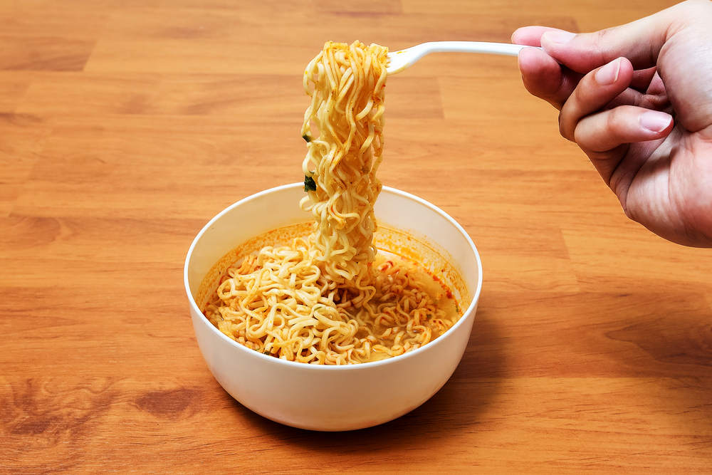 Instantní nudle obsahují přídatné látky jako např. TBHQ, konzervační prostředek, který je vedlejším produktem ropného průmyslu. nudle shutterstock 147119906