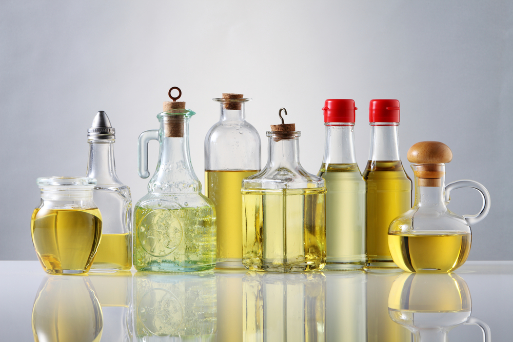 Oleje lisované za studena nejsou chemicky upravované, krásně voní a dobře chutnají. oleje shutterstock 428868793