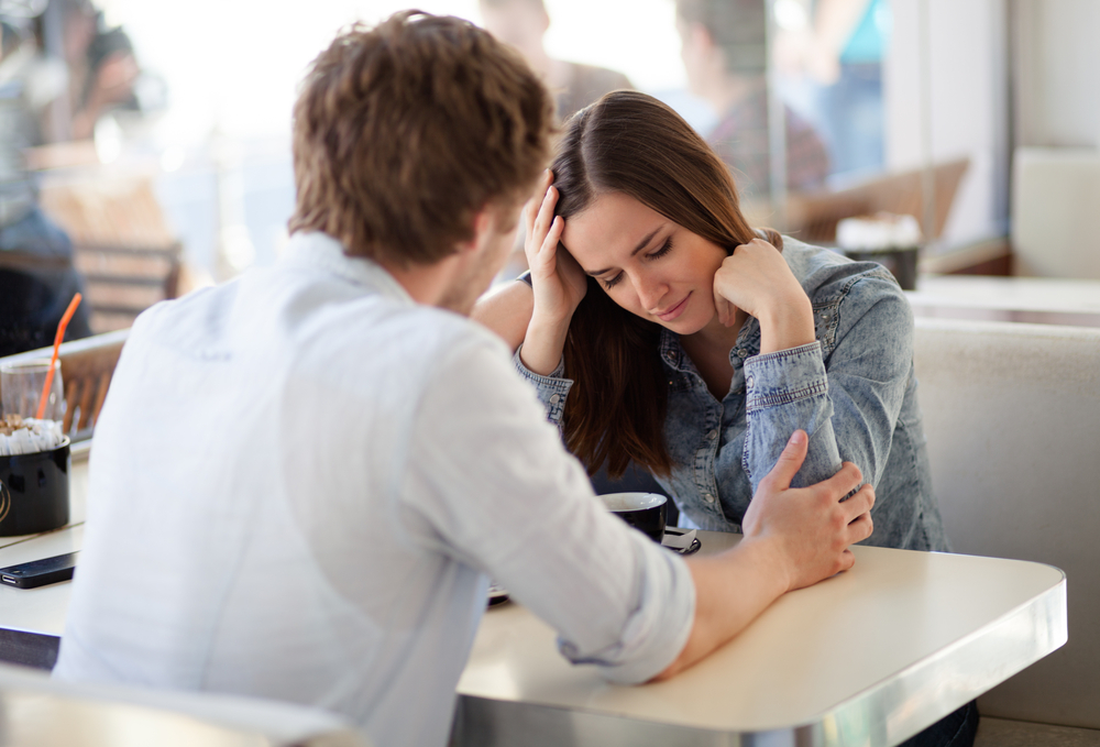 Rozchod bývá obzvláště těžký pro toho, kdo stále ještě svého partnera miluje. Co ale taková osoba dělá špatně? rozchod shutterstock 135195434