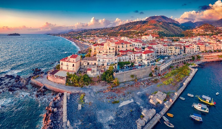 Porto di Diamante, Itálie. m porto di diamante je male primorske mestecko v jizni italii