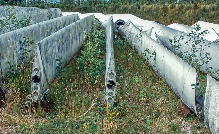 Vysloužilé lopatky větrných turbín se hromadí na skládkách. (zdroj: Shutterstock) m shutterstock 1707432460