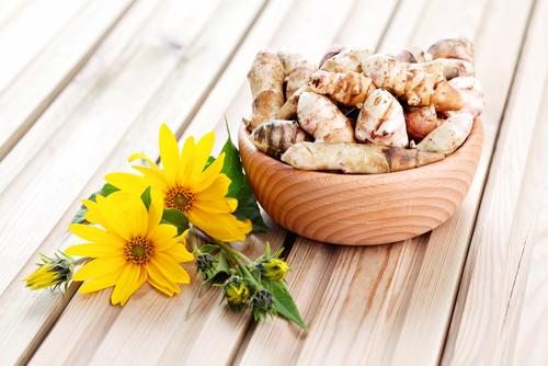 Topinambury se doporučují jako vhodná potravina pro diabetiky, při rekonvalescenci nebo redukčních dietách. topinambury shutterstock 321839255