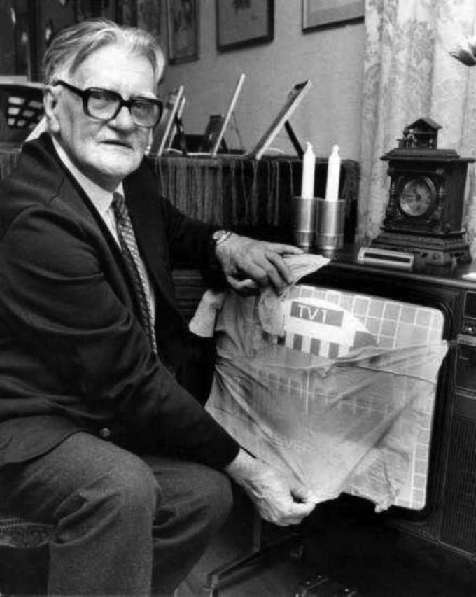 Barevku? V roce 1962 stačilo natáhnout silonku přes černobílou obrazovku svt